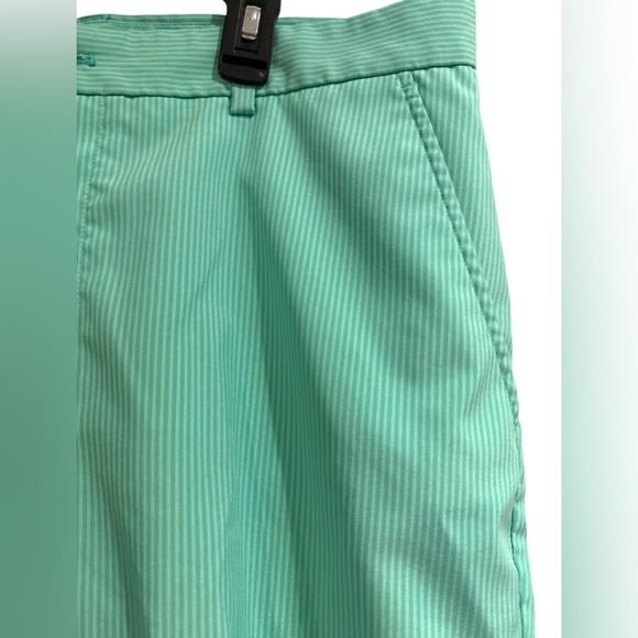 Greg Norman Mens green/white striped active Golf shorts, size 36 - Picture 2 of 4